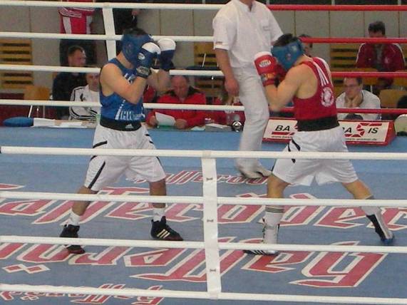 Weltmeisterlicher Kampfsport in Paris, in Hamburg und in Budapest