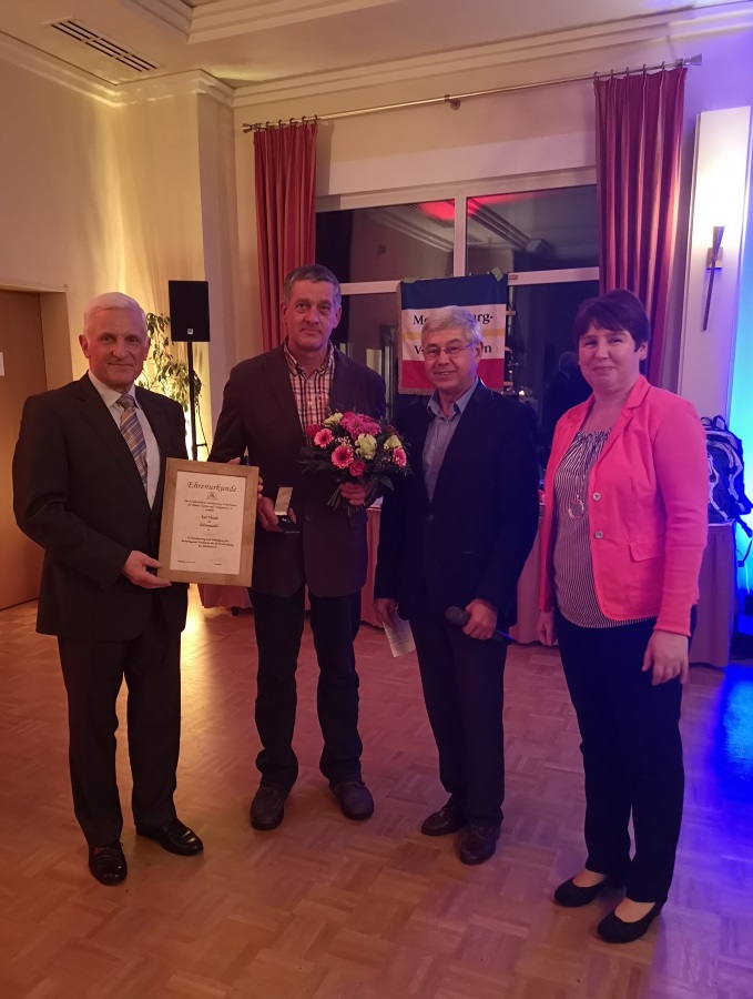 Silberne Ehrennadel für Kai Thiede