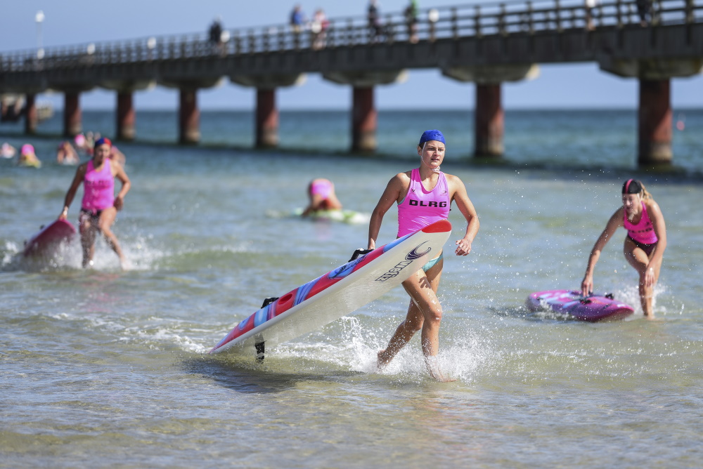 Rund 200 Rettungsschwimmer wettstreiten im Ostseebad Prerow