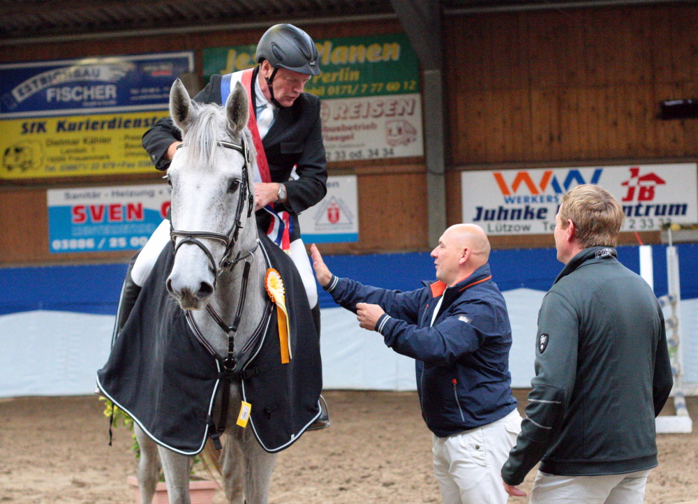 Familie Osterloh dominiert im Senioren Ü40-Springcup 2019