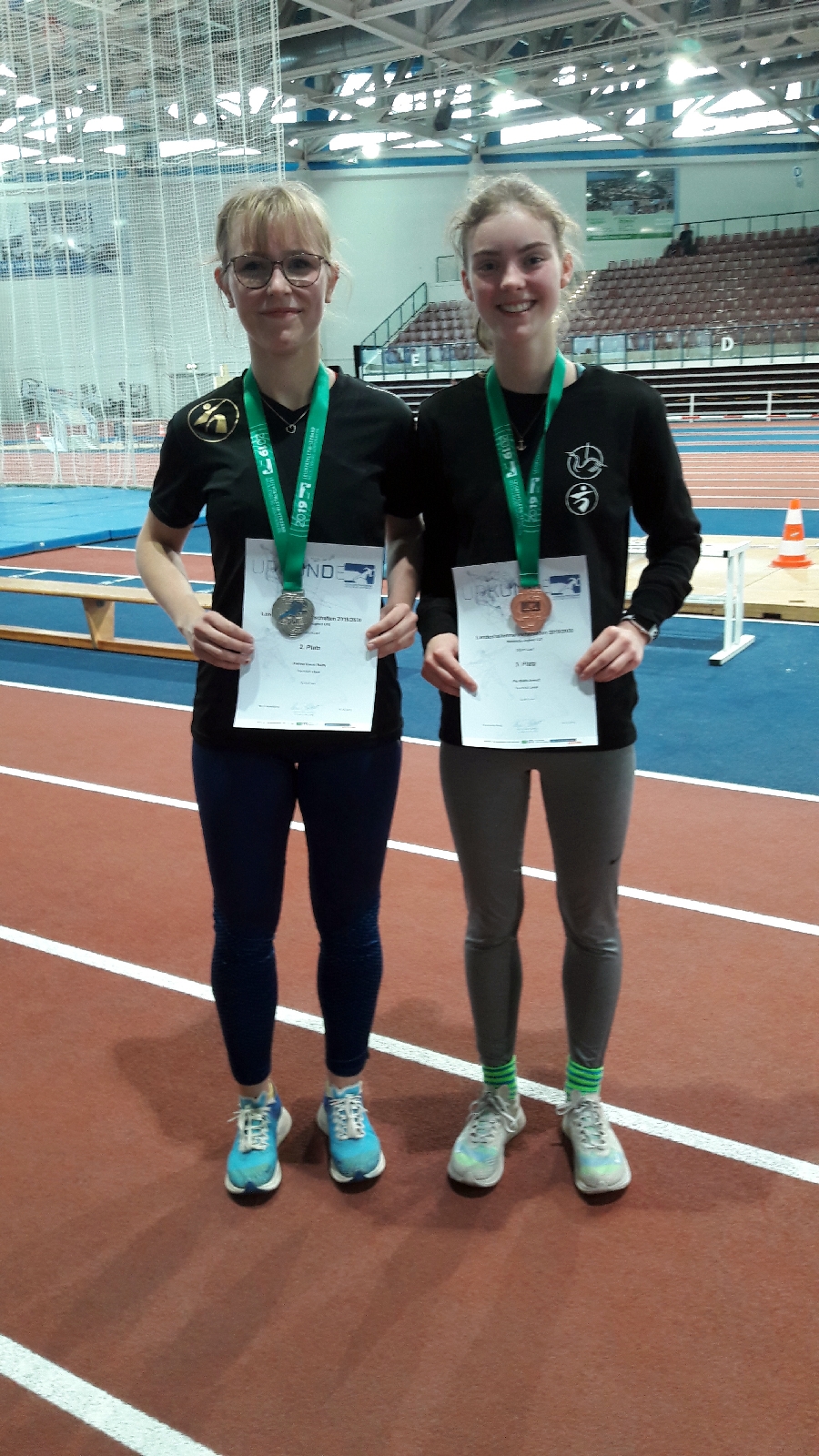 Zwei Mal Silber und Bronze unterm Hallendach