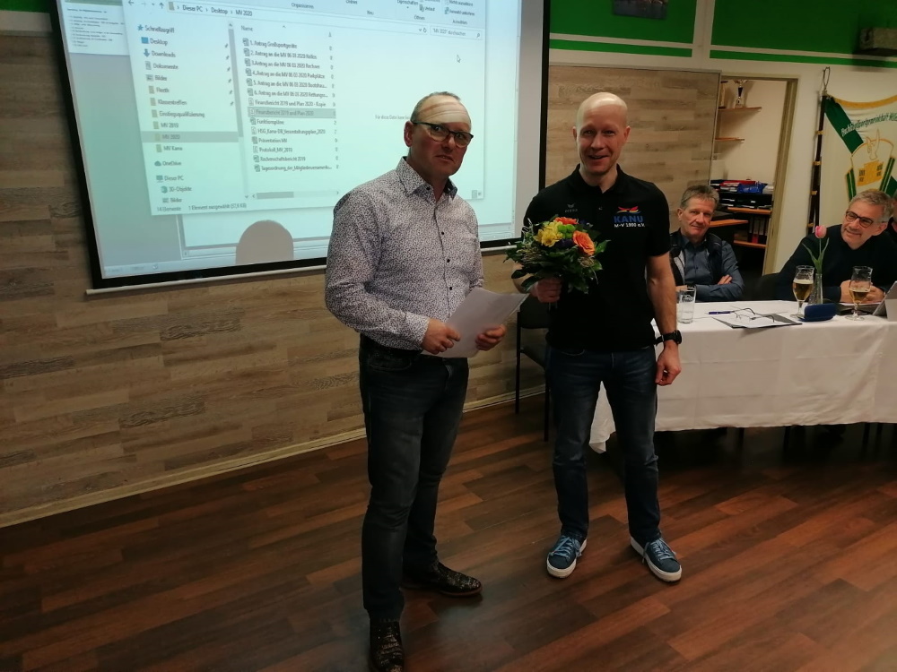 Einmal um die Welt gepaddelt – Globus-Abzeichen für Torsten Langer