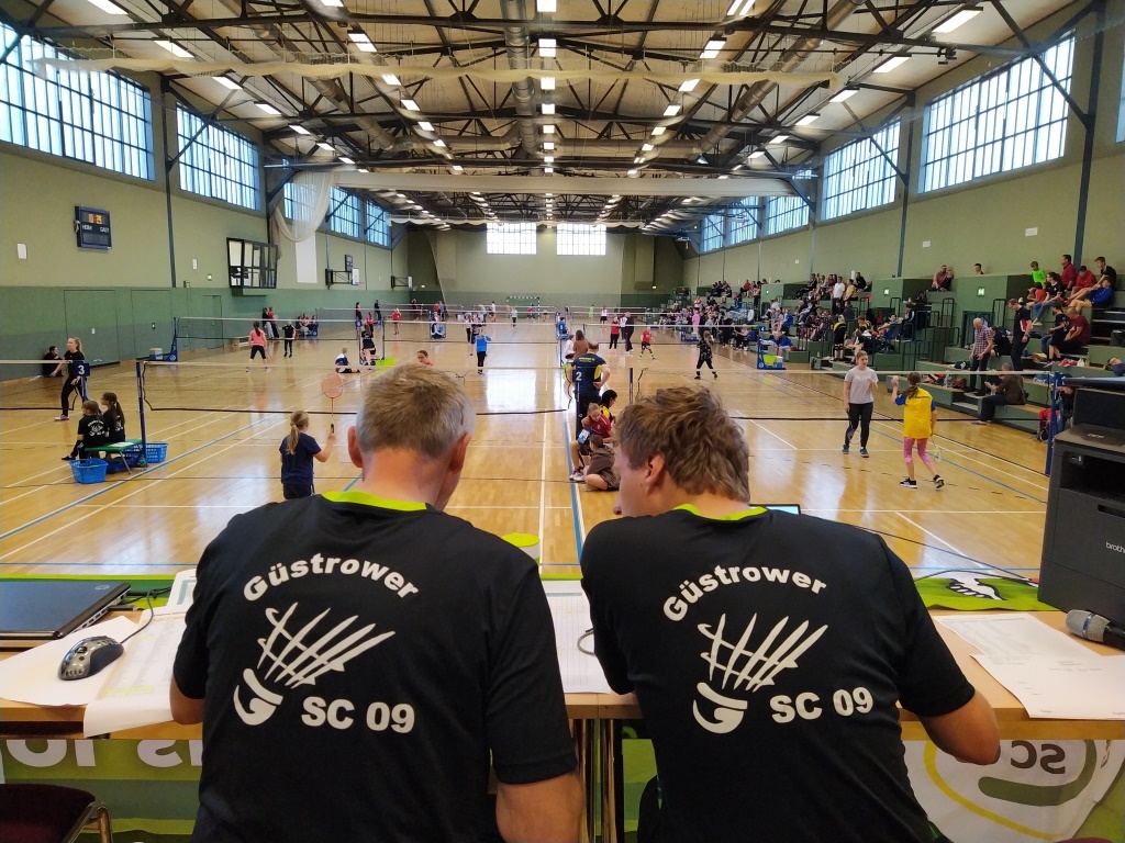 Ein echtes Mammutprogramm: Die Güstrower Badmintonpokale