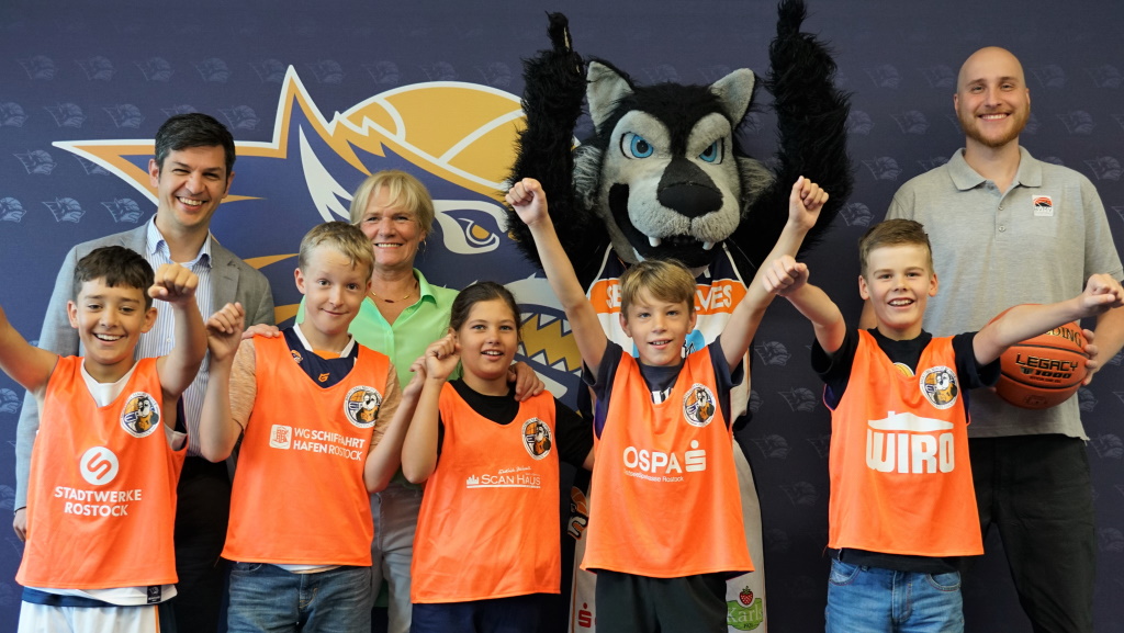 Basketball stellt 100 neue Trainer*innen ein