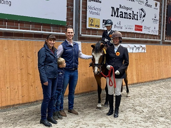 Anna Rodd Siegerin im NÜRNBERGER Führzügel-Wettbewerb