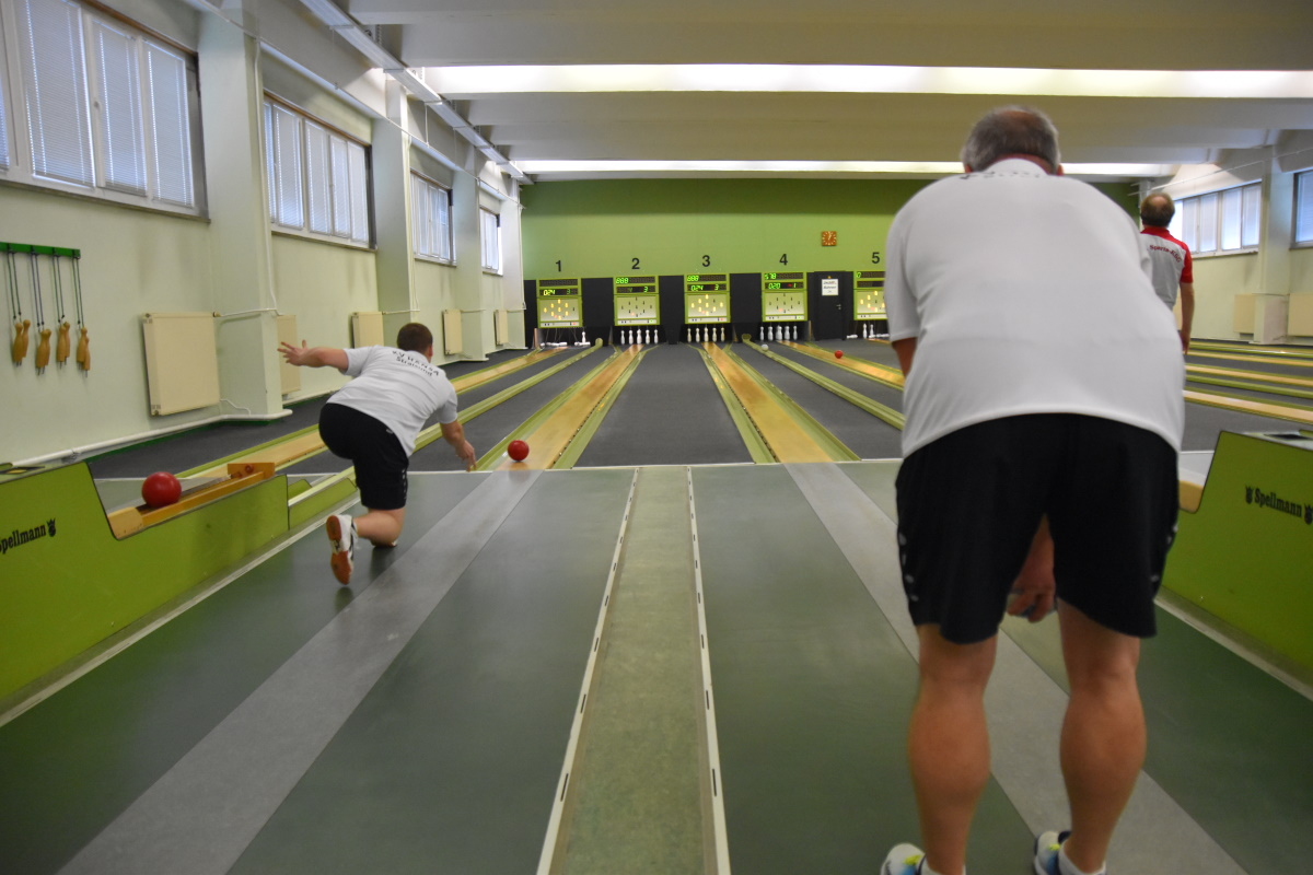 Bundesligakegler sensationell Tabellenführer