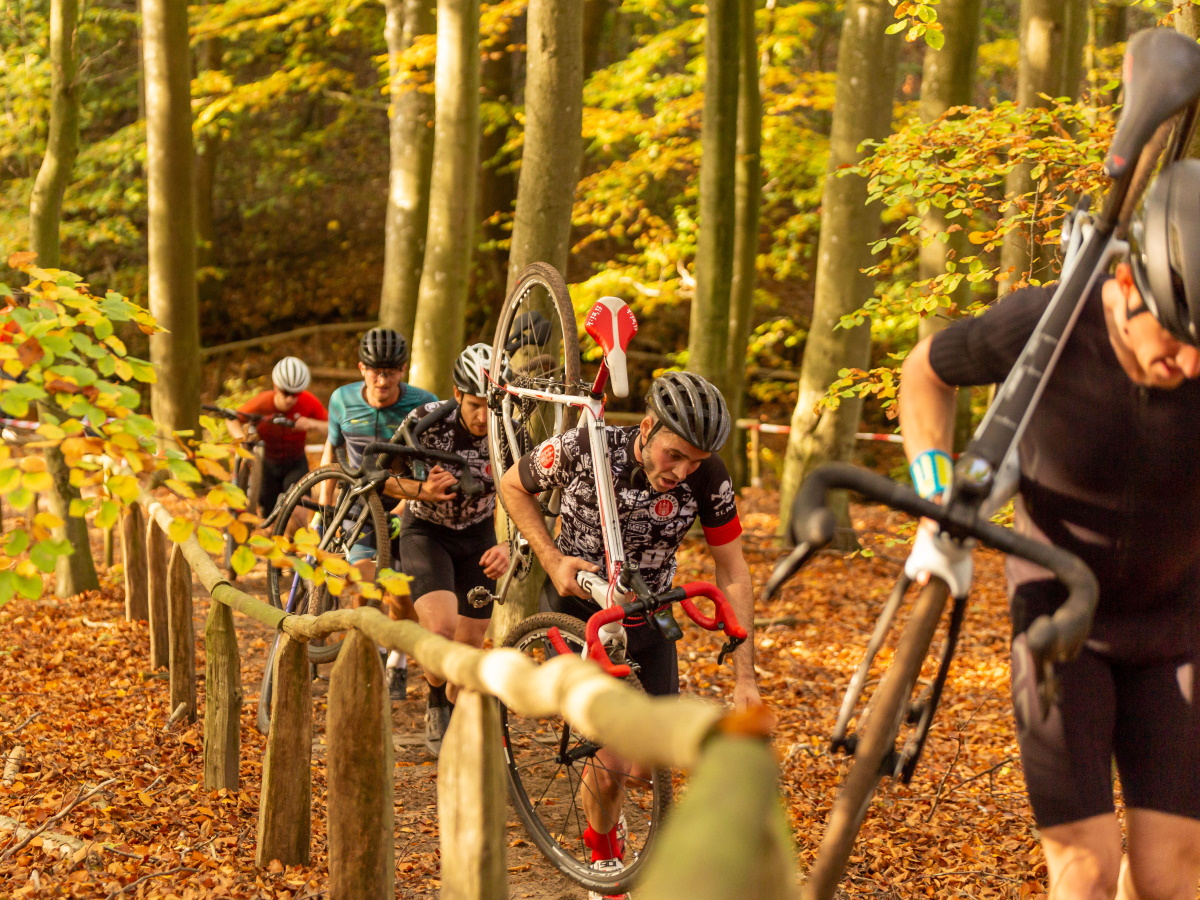 130 Radsportbegeisterte beim Cyclocross in Marlow