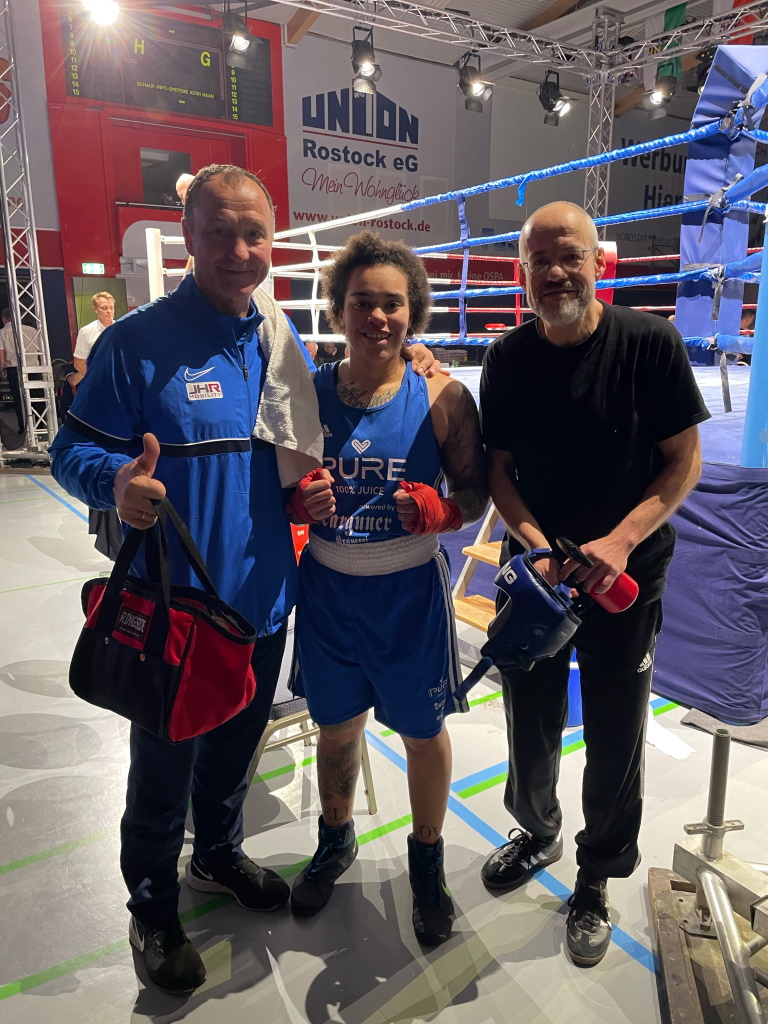 Traktor-Boxerin Joelle Sedou steht heute im Finale