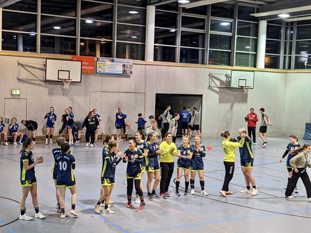 Frauenmannschaft des HSV 90 Waren zu Hause siegreich