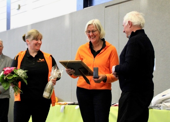 Hennrika Nehls mit Goldener Ehrennadel geehrt