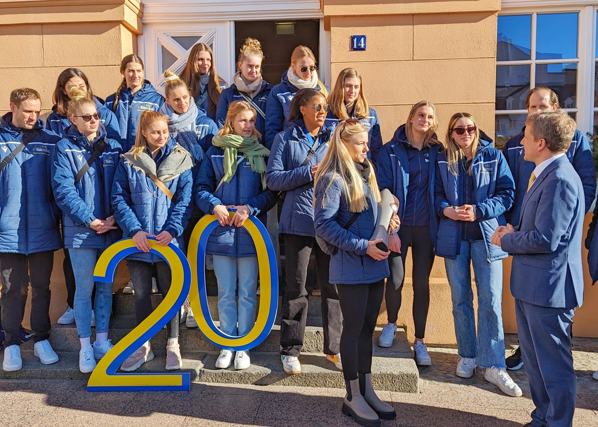 Stadt Schwerin empfängt SSC Volleyballerinnen im Rathaus