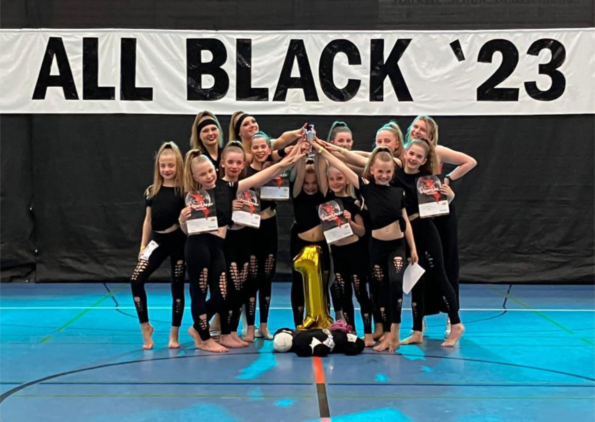 Shining Stars und Rising Stars holen Gold beim Disco Dance All Black