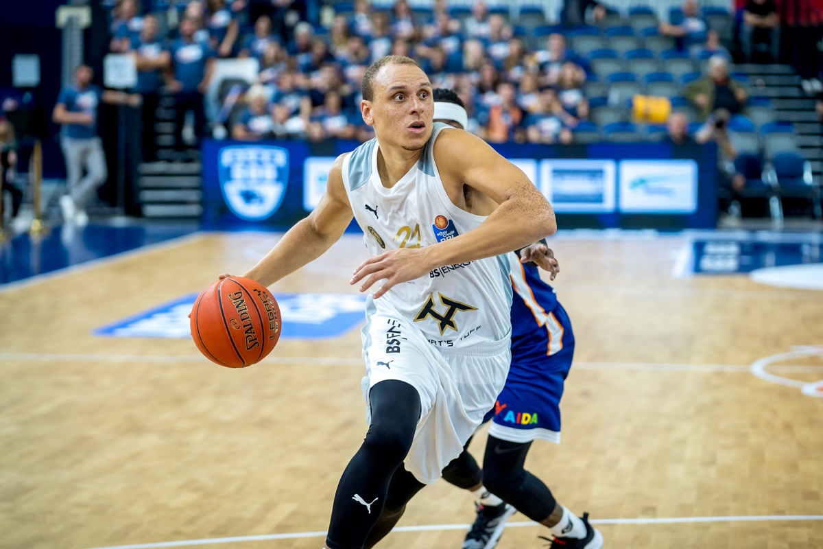 Erster Neuzugang: Robin Amaize unterschreibt in Rostock