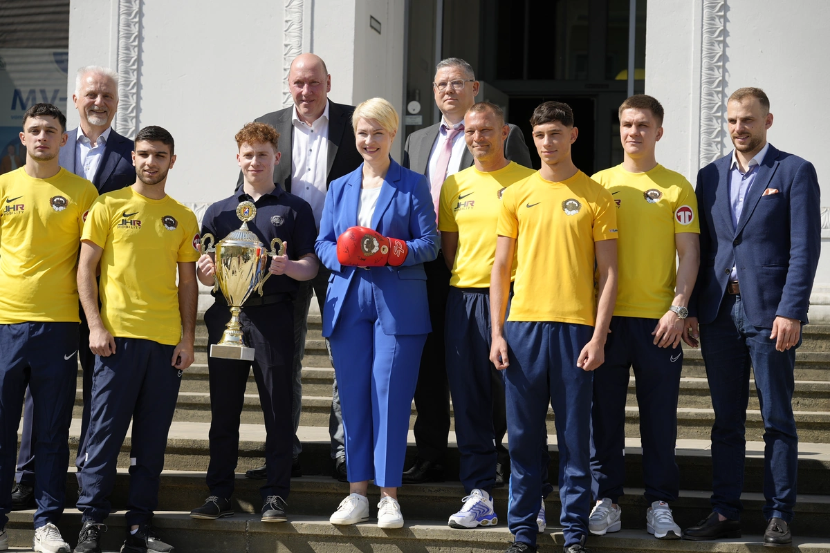 Traktor-Boxteam in Rathaus und Staatskanzlei empfangen