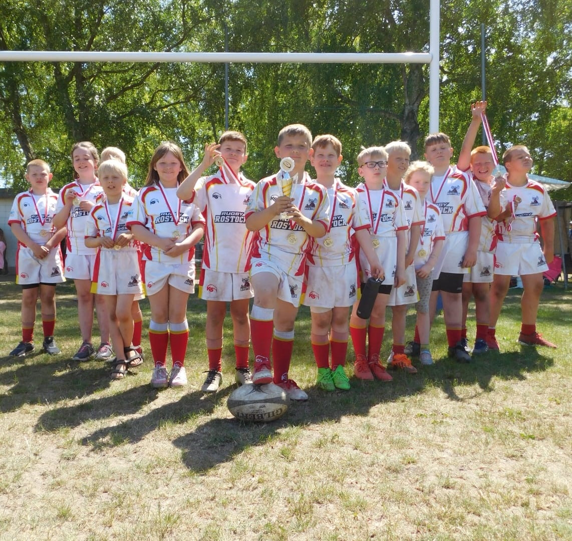 Rugby Rostock feiert Platzeröffnung mit Turniersieg und Meisterschaft