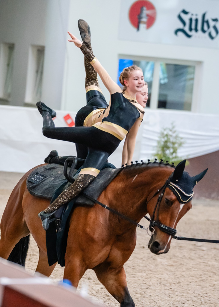 MVs Voltigier-Jugend schnuppert in München DM-Luft