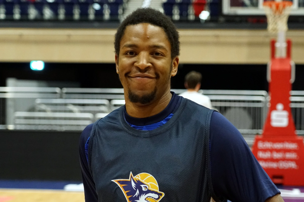 Wes Clark kommt für den verletzten Mike Smith