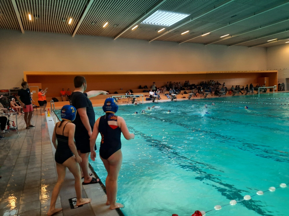 U12-Jungwasserballer mit spannenden Spielen und gutem Debüt