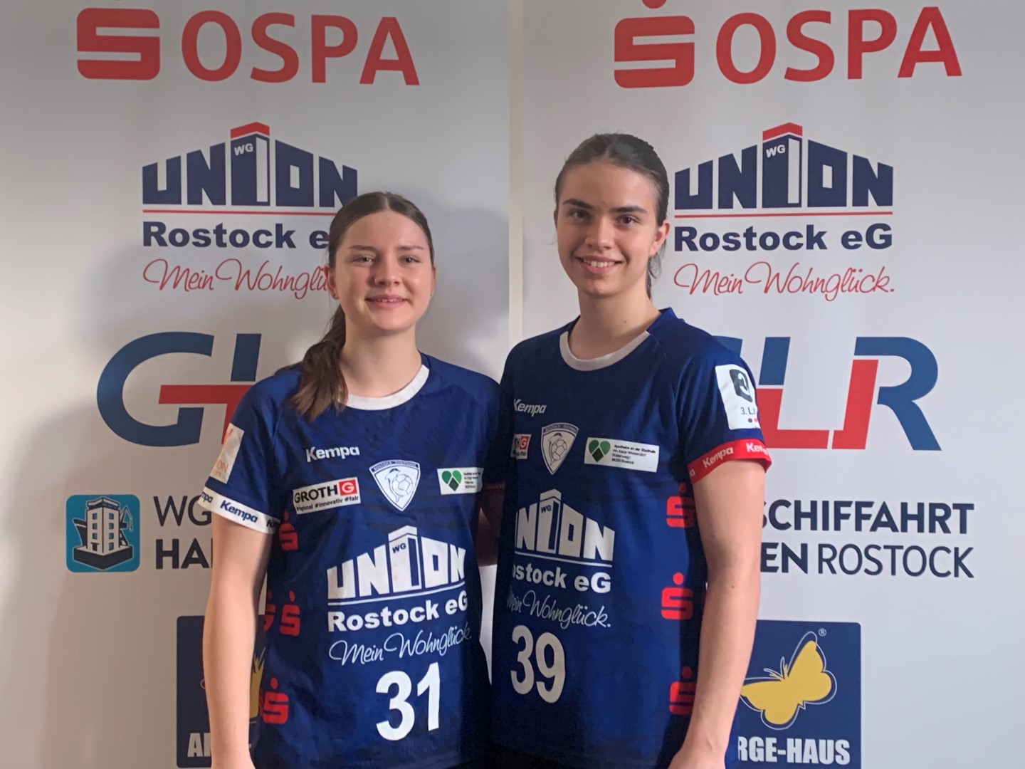 Finia Wolf und Jette Köppen bleiben Delfine