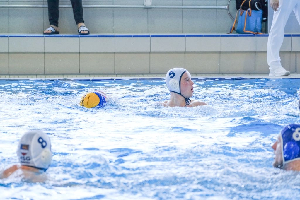 Wasserballer gegen bissige Hamburger klar unterlegen