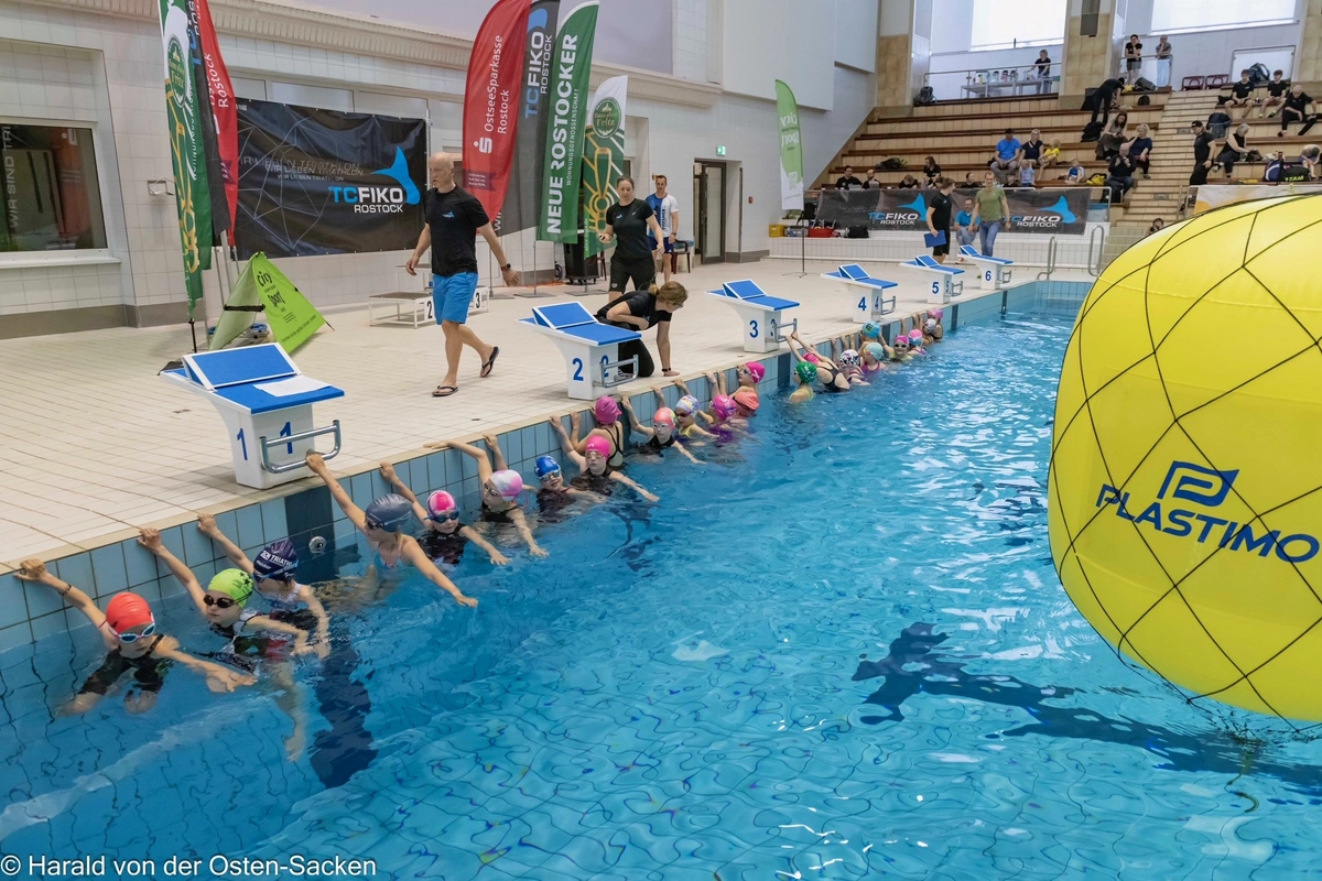 Junge Triathleten begehen Saisonauftakt beim „Swim & Run“