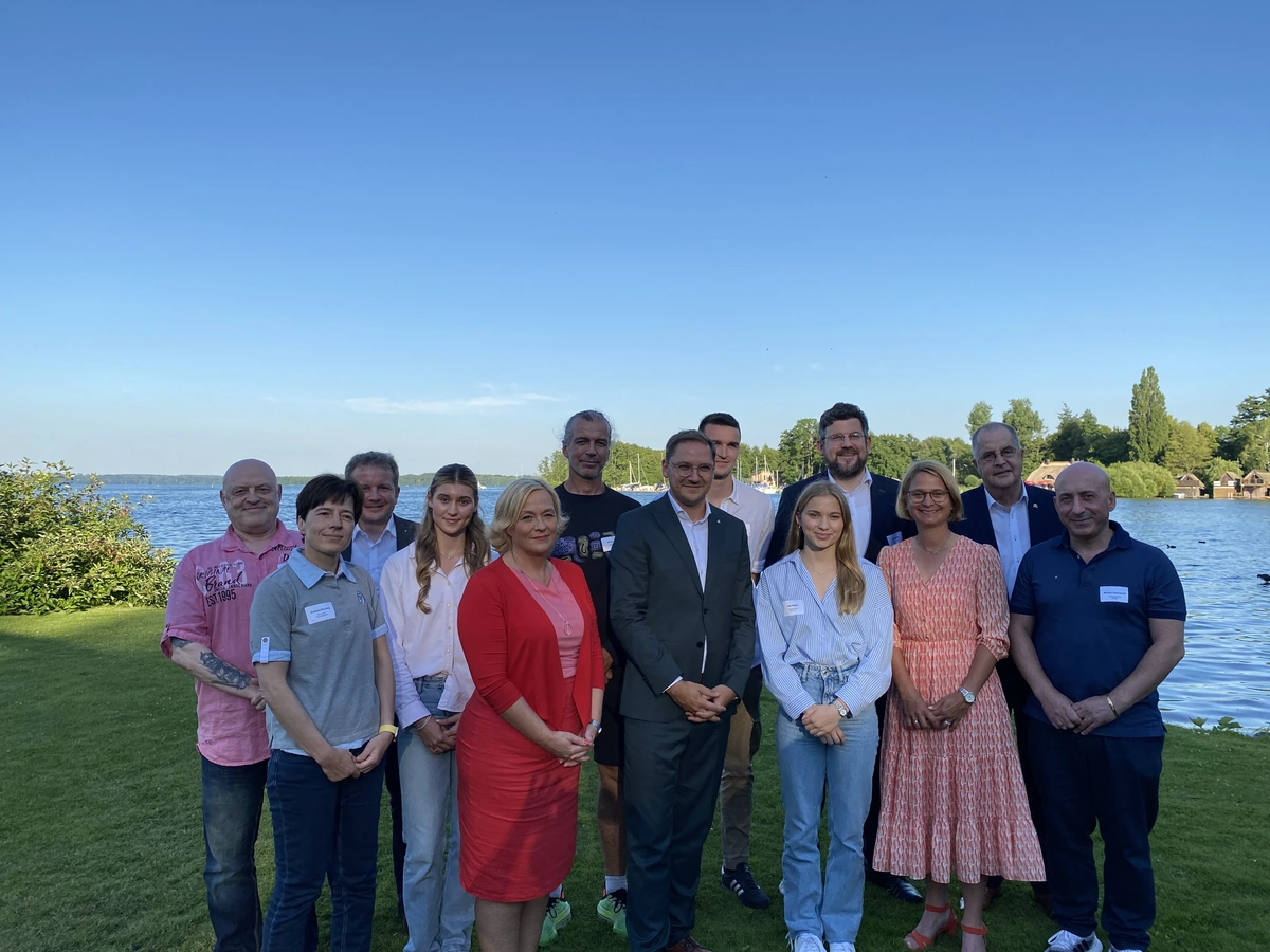 TEAM MV Paris auf Parlamentarischem Abend gewürdigt