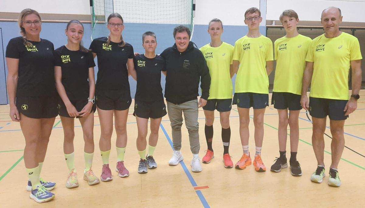 Hochmoderne Ausrüstung an Sportler übergeben