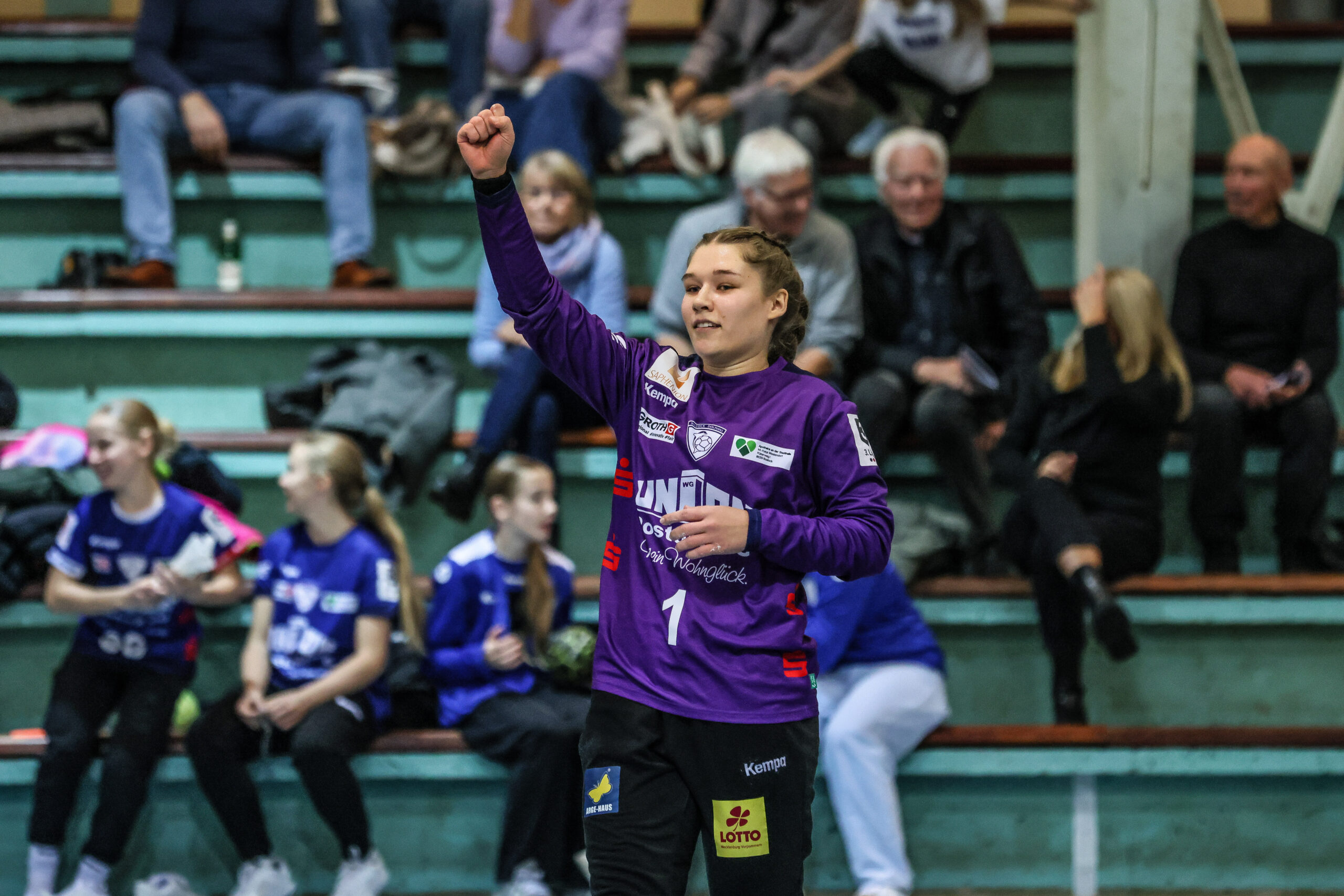 Zwei Punkte unterm Weihnachtsbaum?