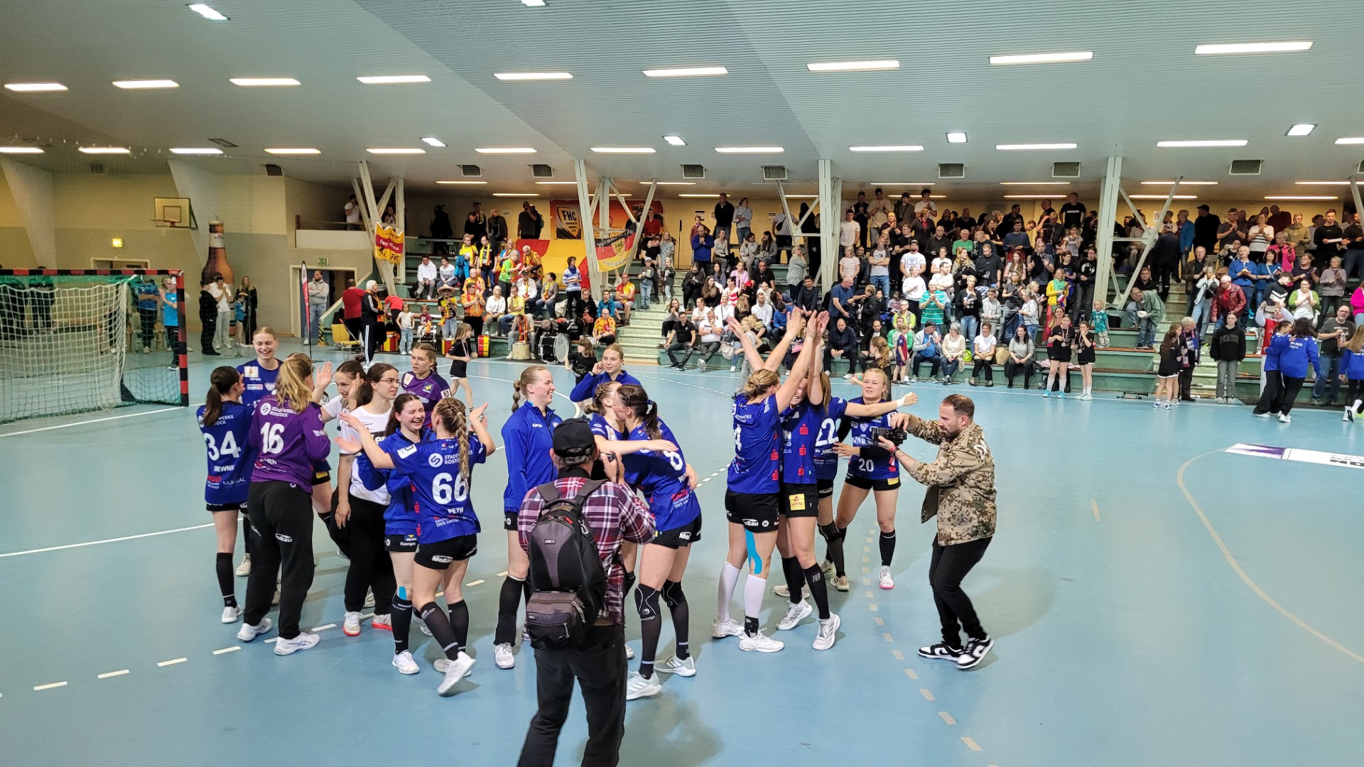 Kampfgeist und Moral vor ausverkaufter Halle