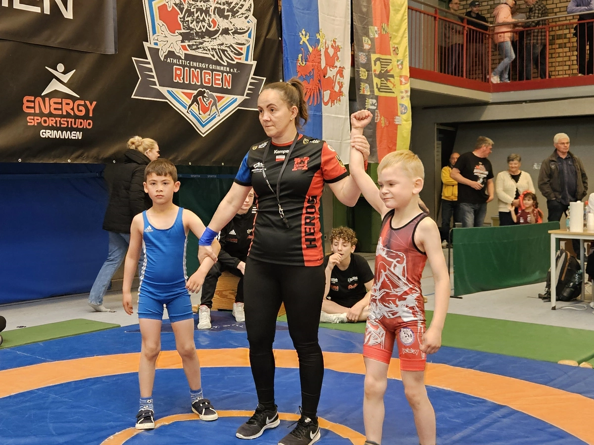 Machen den Zehner voll: Torgelower Nachwuchsringer überzeugen in Grimmen