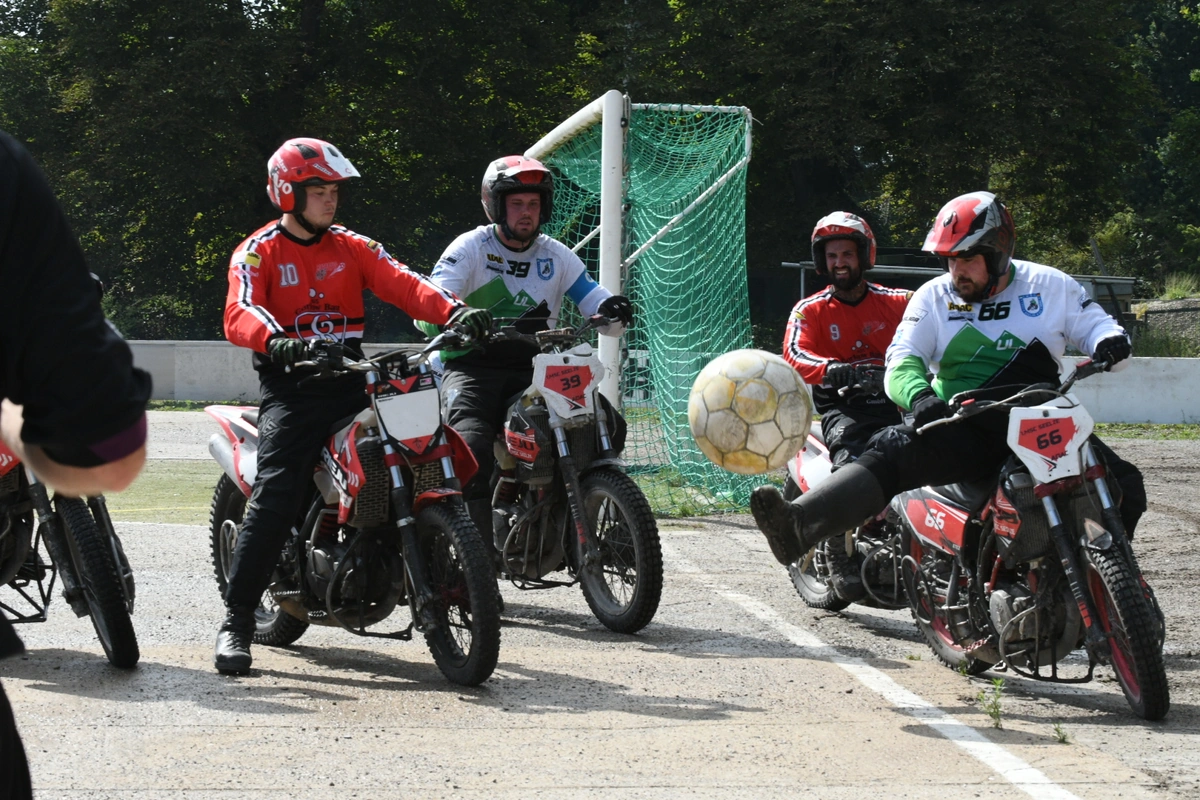 Spannende Duelle am 12. Spieltag der Motoball-Bundesliga
