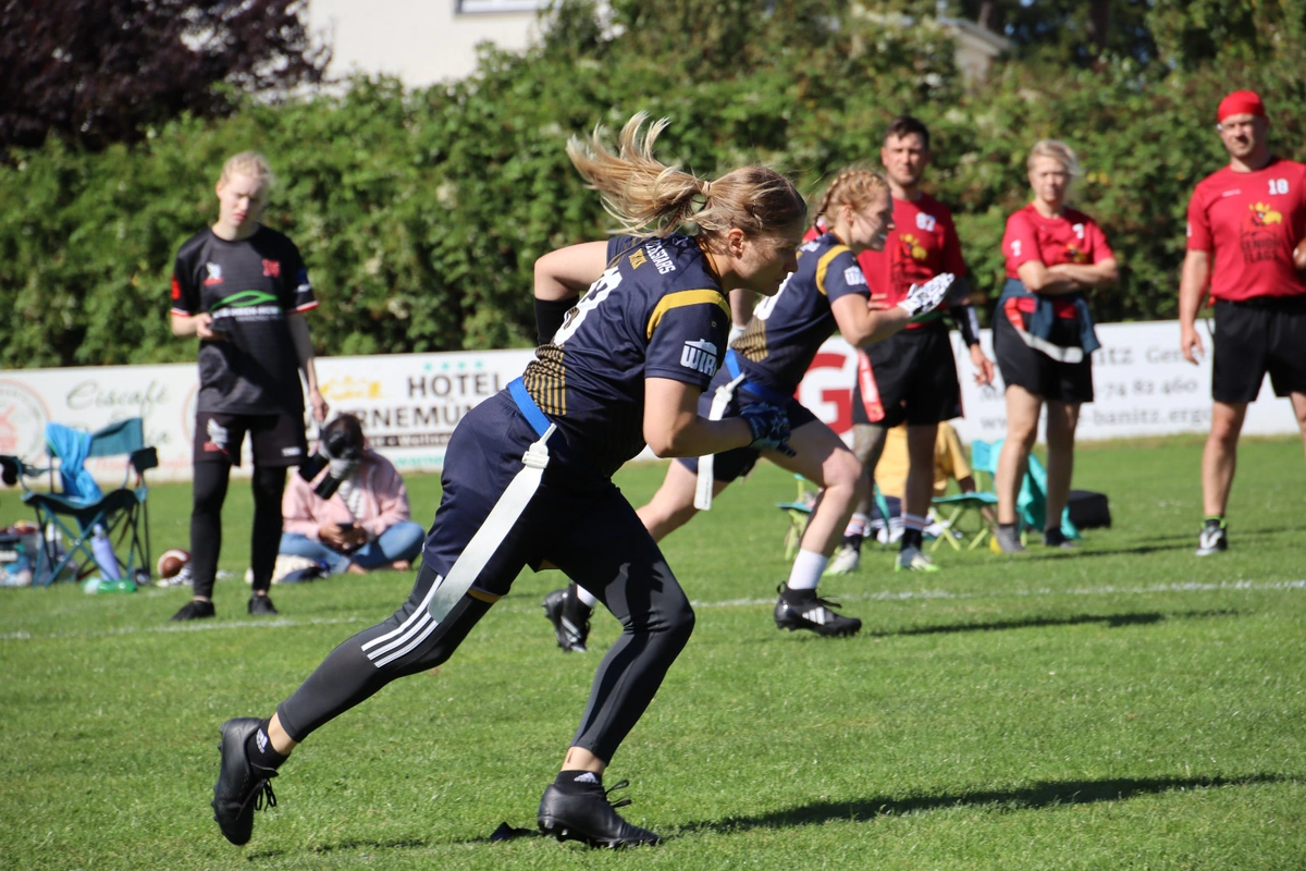 Werde Teil von MVs erstem Frauenteam im Flag Football