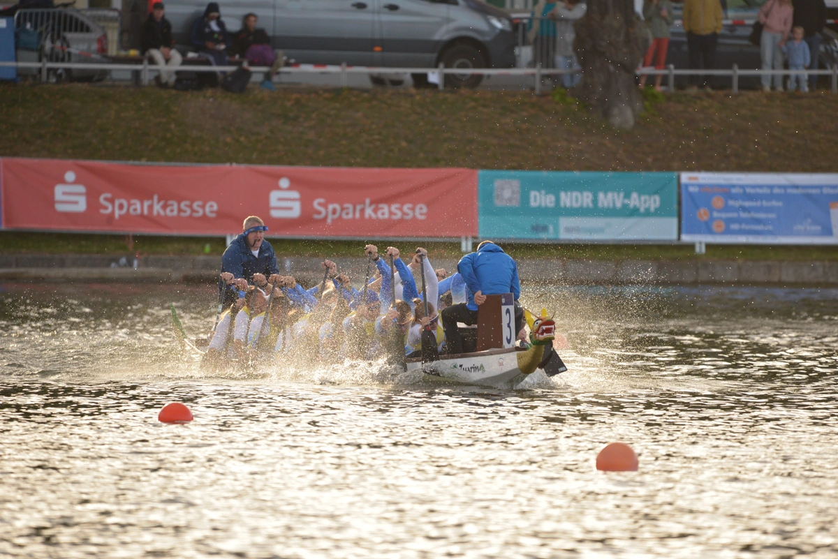 Energiegeladener Auftakt des Drachenbootfestivals