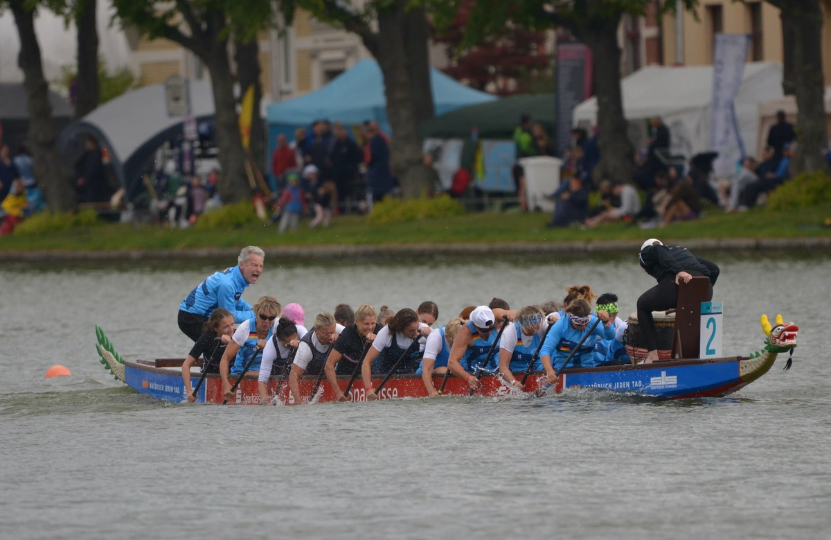 Großer Preis von Schwerin vergeben: 32. Drachenbootfestival als Sommerhighlight gefeiert