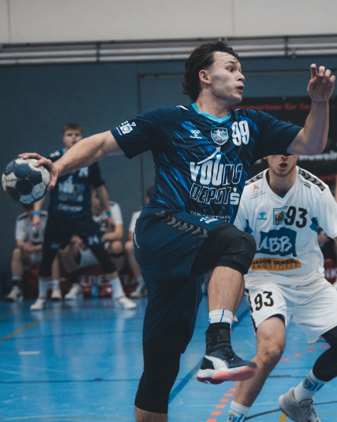 Mit den Fans im RĂŒcken Richtung 3. Heimsieg