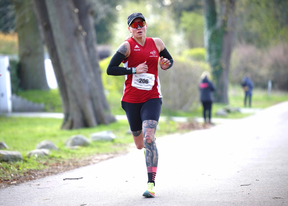 Ideale Bedingungen und zahlreiche Bestzeiten beim Schweriner Schlosslauf