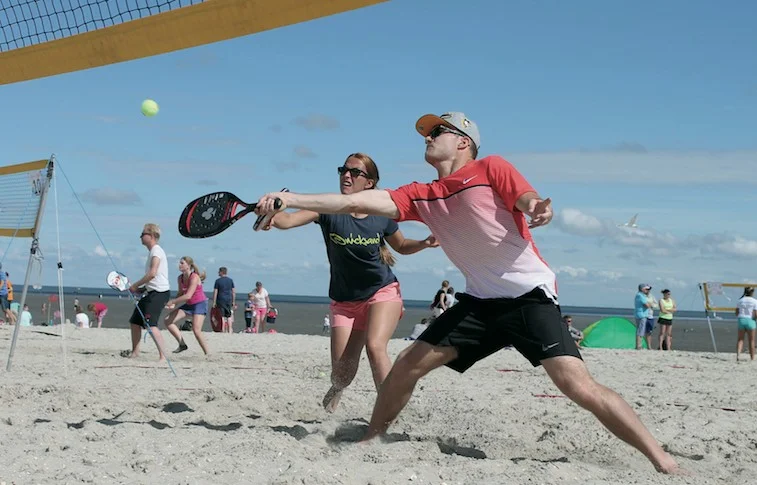 Jeden Mittwoch Beach Tennis in der Sport & Beach Arena Warnemünde