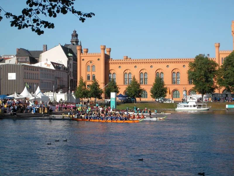 Auf Kurs mit Kajaks, Canadiern und Drachenbooten