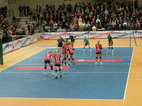 Blick in die Palmberg-Arena der SSC-Mädels. Foto: M.M.