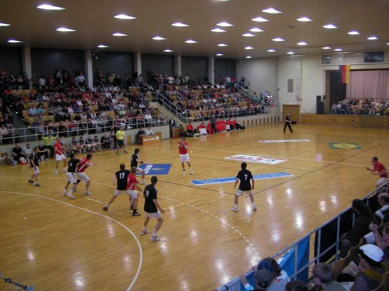 Blick in die Handball-Halle an der Wismarer Bürgermeister-Haupt-Straße. Auch M-V ist eine handballbegeisterte Region. Foto: M.M.