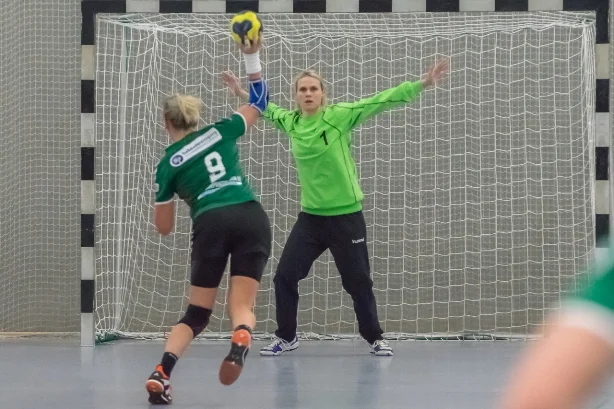 MV-Liga Handball Frauen: SV Pädagogik vs. Grün-Weiss Schwerin II (6:13) 22:25