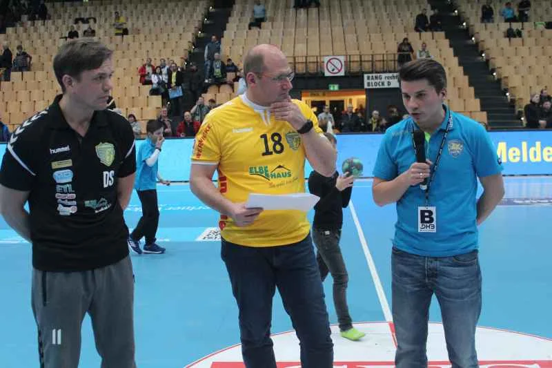 Trainerstimmen, rechts Gästetrainer Till Wichers; Foto: P. Bohne