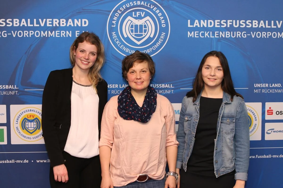 „Danke Schiri.“ 2018 – Die Preisträgerinnen – FOTO: Gesine Schuer / LFV M.-V.