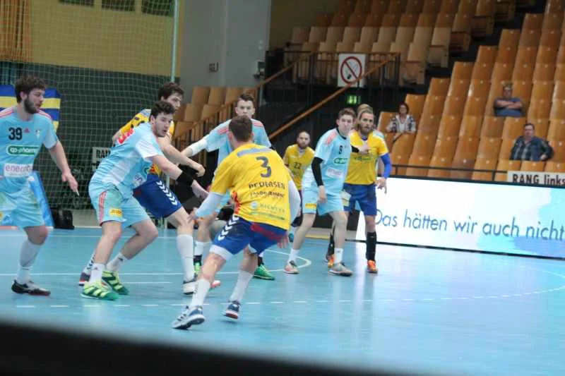 Mark Mathias Pedersen im Ballbesitz für die Mecklenburger Stiere - Foto: P. Bohne | 3. Liga Handball in Schwerin