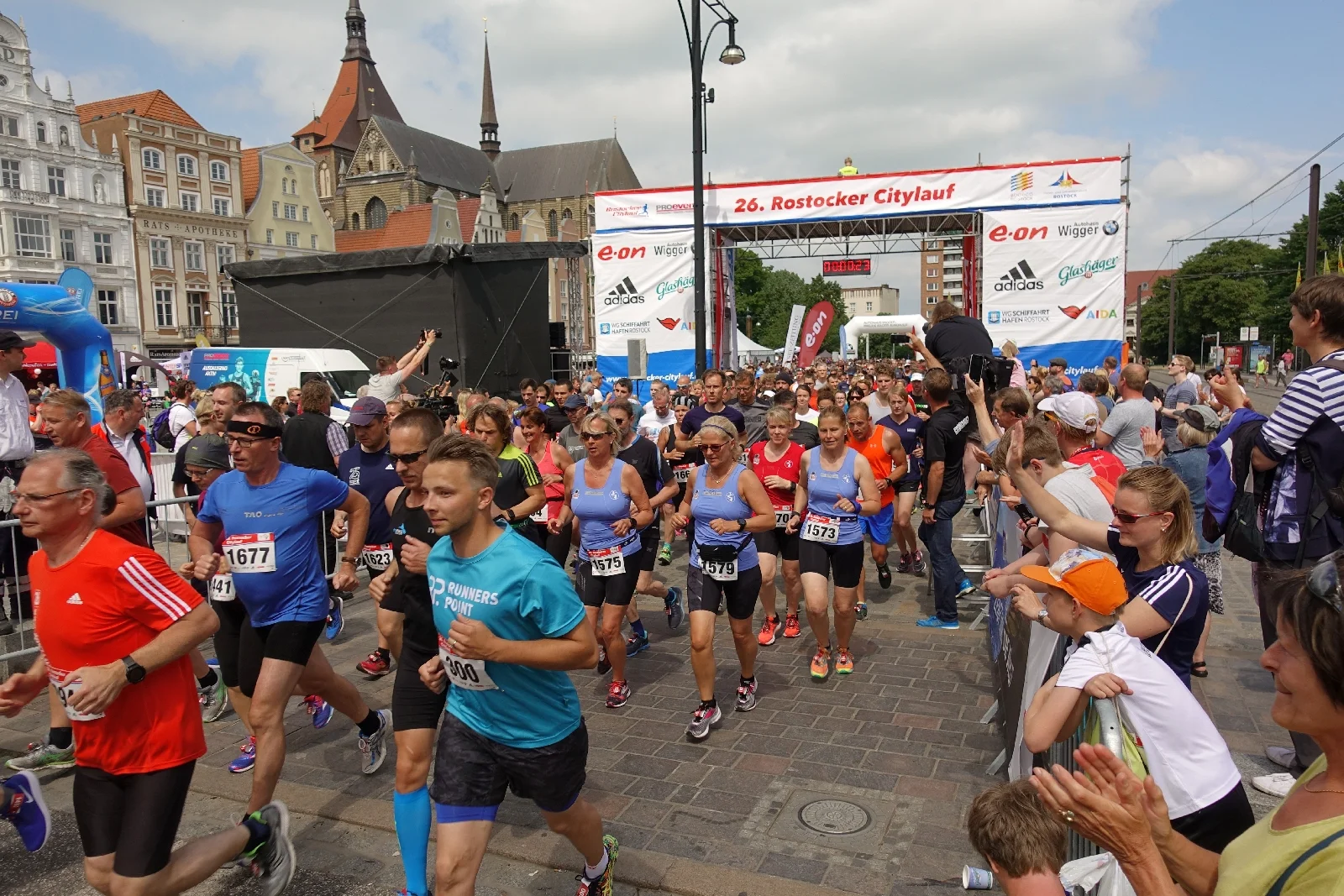 Das Foto zeigt Laager Frauen im Feld der 10 Kilometer Läufer. Foto: Stefan Grobbecker