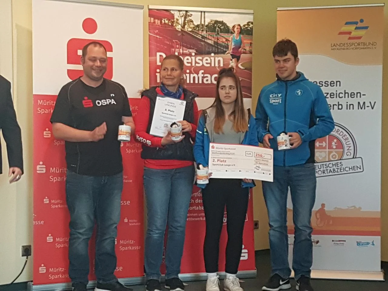 Das Foto zeigt Familie Heise im Zuge der Ehrung. Foto: SC Laage