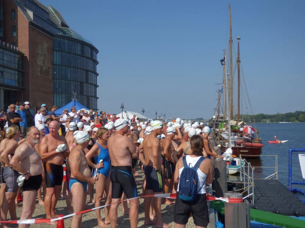 Gelungenes EURAWASSER-Warnowschwimmen unter Rekordtemperaturen