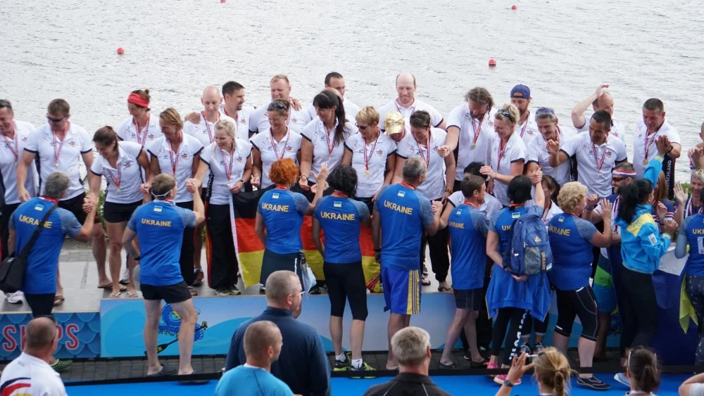 Fair Play bei der Siegerehrung. Foto: Robert Sperfeld
