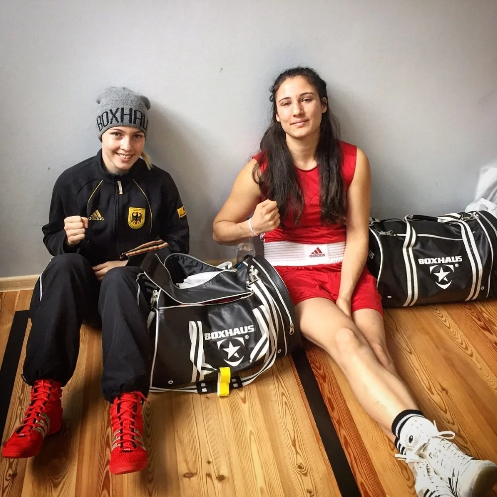 Sarah Scheurich (rechts) mit Ornella Wahner – Foto: privat