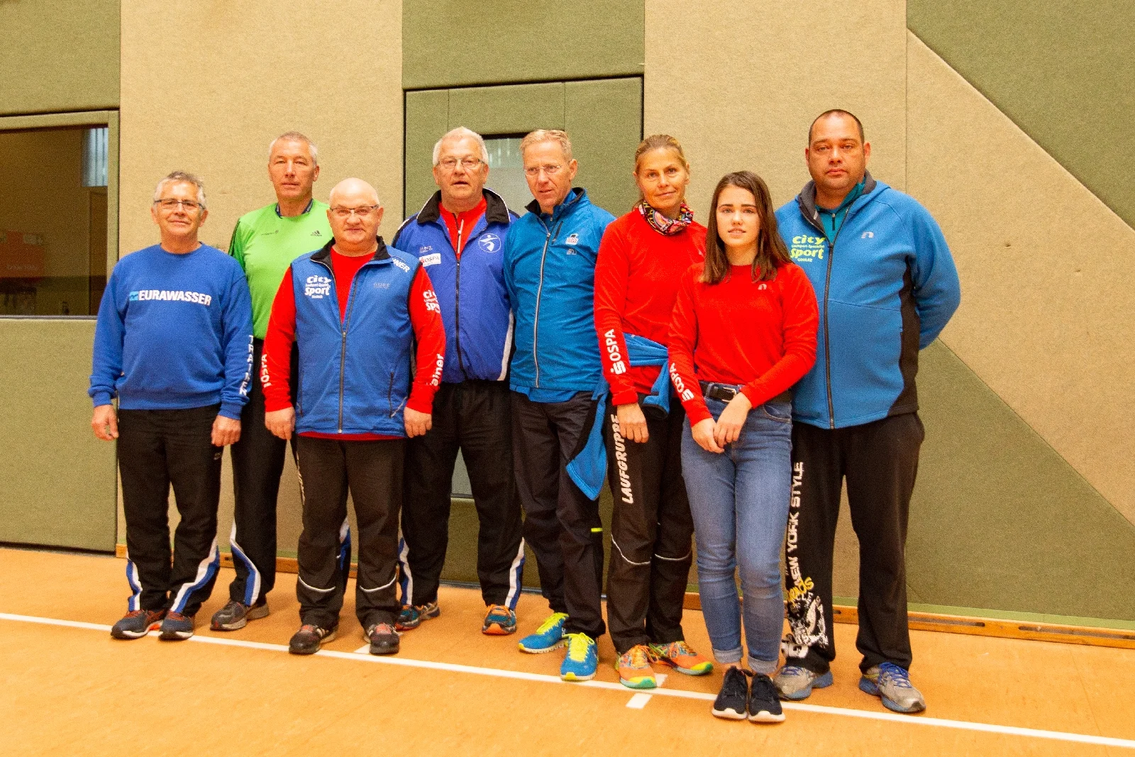 Das Foto Zeigt das Team der Abnahmeberechtigten und Helfer des 10. Sportabzeichen-Tages des SC Laage. Foto: Ralf Sawacki